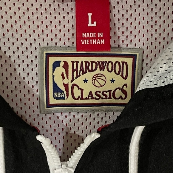 Windbreaker - Picture 3 of 6